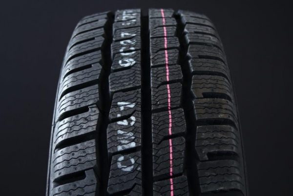 195/70R15 KUMHO CW51 C-DÄCK FRIKTION