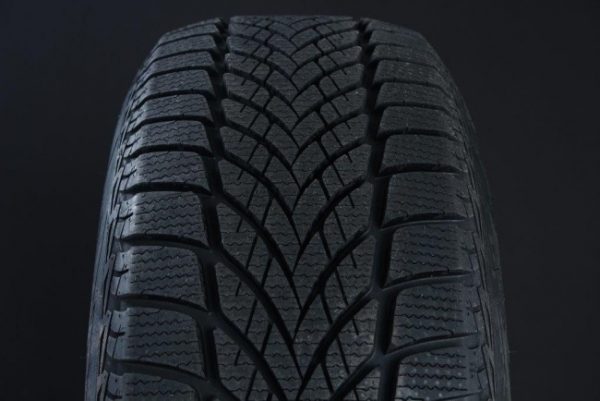 235/55R18 GOODYEAR ULTRA GRIP ICE 2 FRIKTION