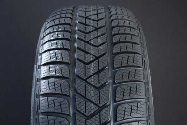 225/60R18 PIRELLI SOTTOZERO 3 FRIKTION