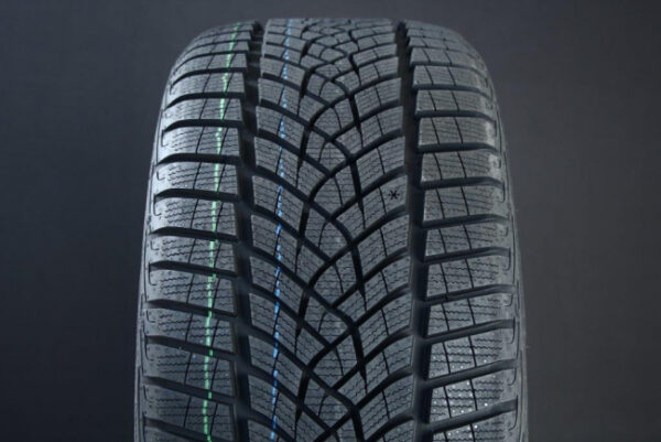 255/50R21 GOODYEAR ULTRA GRIP PERFORMANCE+ FRIKTION