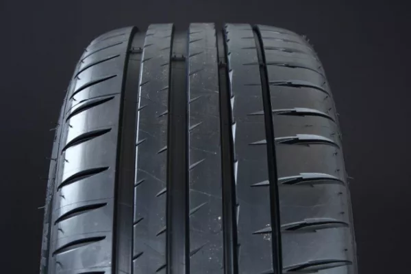 205/40R18 MICHELIN PILOT SPORT 4 RUNFLAT