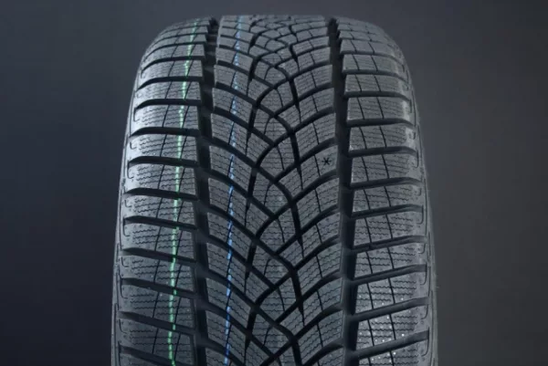 245/45R19 GOODYEAR ULTRAGRIP PERFORMANCE+ FRIKTION