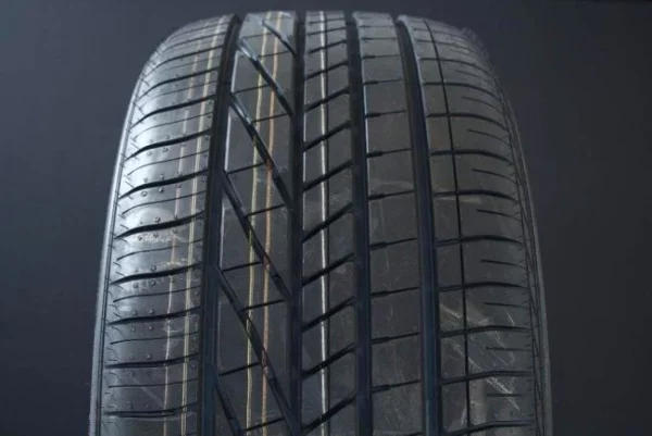 235/55R17 GOODYEAR EXCELLENCE