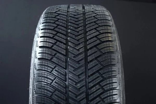 265/40R19 MICHELIN PILOT ALPIN PA4 FRIKTION