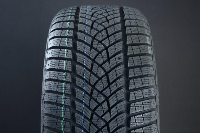 255/55R18 GOODYEAR ULTRAGRIP ICE SUV G1