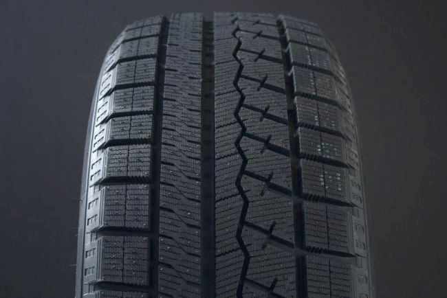 215/50R17 SAILUN ICE BLAZER ARCTIC FRIKTION