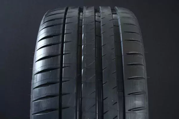 225/45R19 MICHELIN PILOT SPORT 4S DOT2019