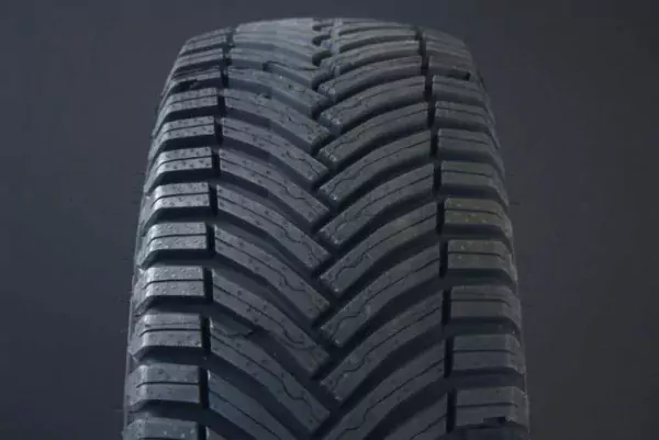 225/70R15 MICHELIN AGILIS CROSSCLIMATE C-DÄCK