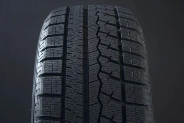 215/45R17 SAILUN ICE BLAZER ARCTIC FRIKTION