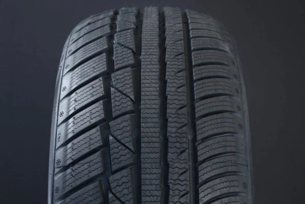 235/55R19 LINGLONG GREENMAX WINTER UHP FRIKTION