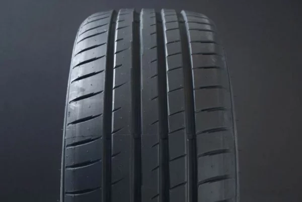 245/45R18 SUNNY NA305