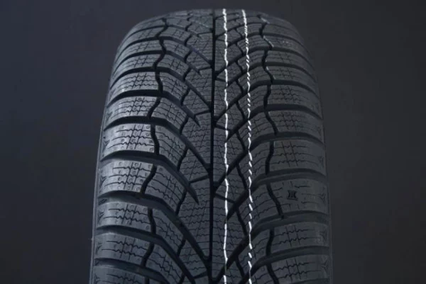 215/55R18 KUMHO WINTERCRAFT WP52 EV FRIKTION